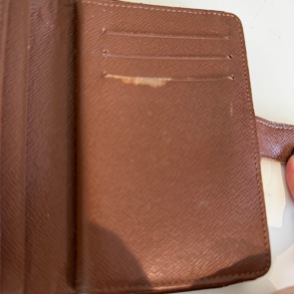 LOUIS VUITTON VIENNOIS MONOGRAM WALLET - Picture 9 of 15